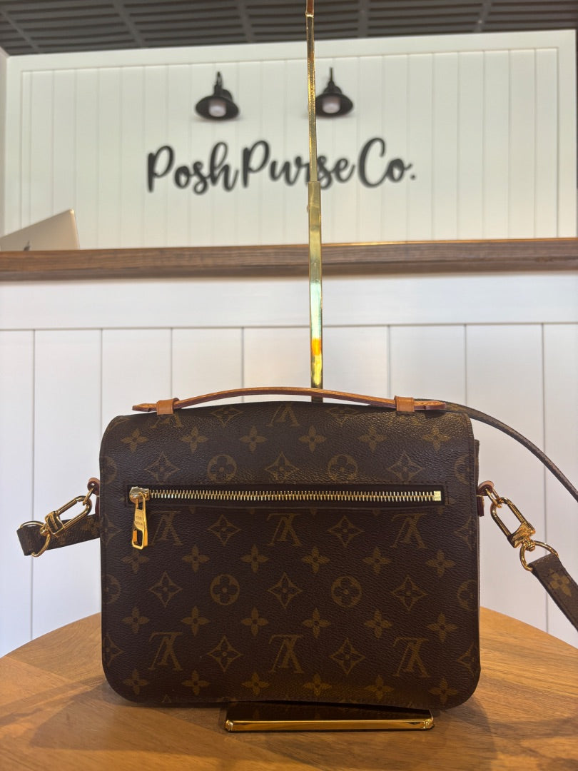 Monogram Louis Vuitton Pochette Metis