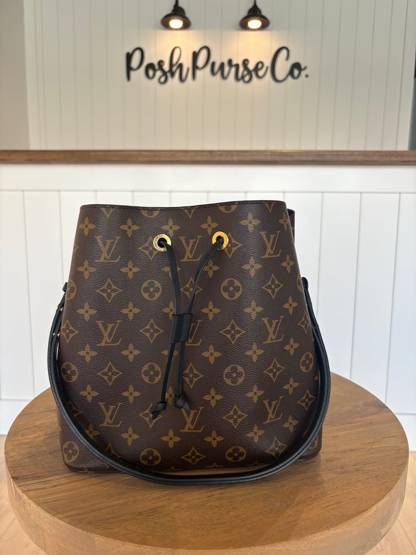 Like New Louis Vuitton Neo Noe Monogram Bucket Bag