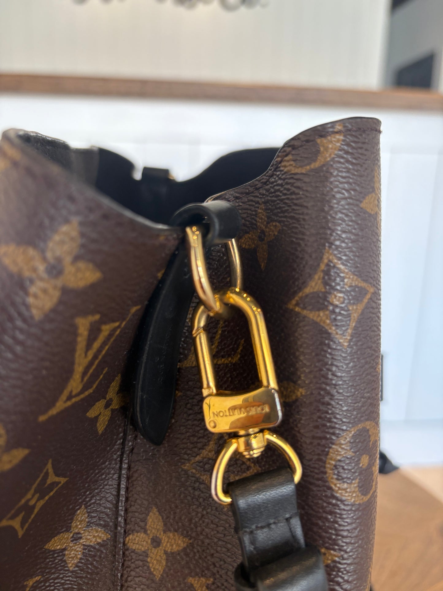 Like New Louis Vuitton Neo Noe Monogram Bucket Bag