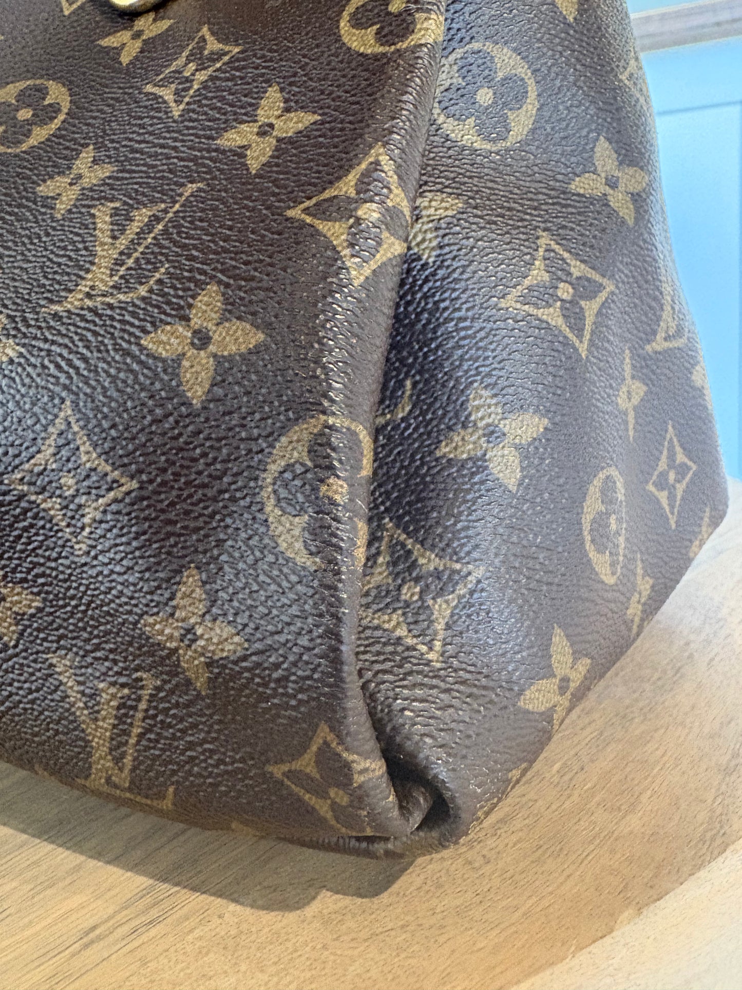 Louis Vuitton Monogram Artsy MM