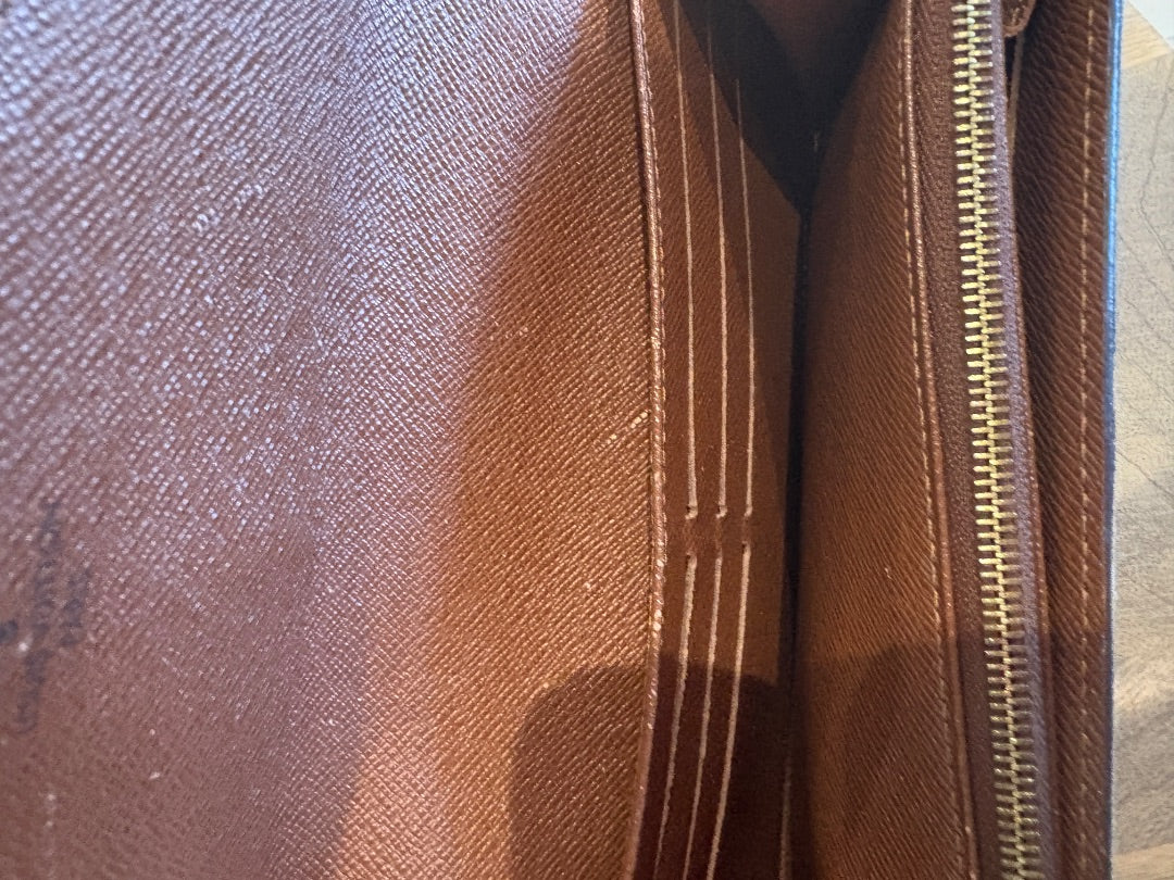 Monogram Louis Vuitton Louis Vuitton Sarah Wallet