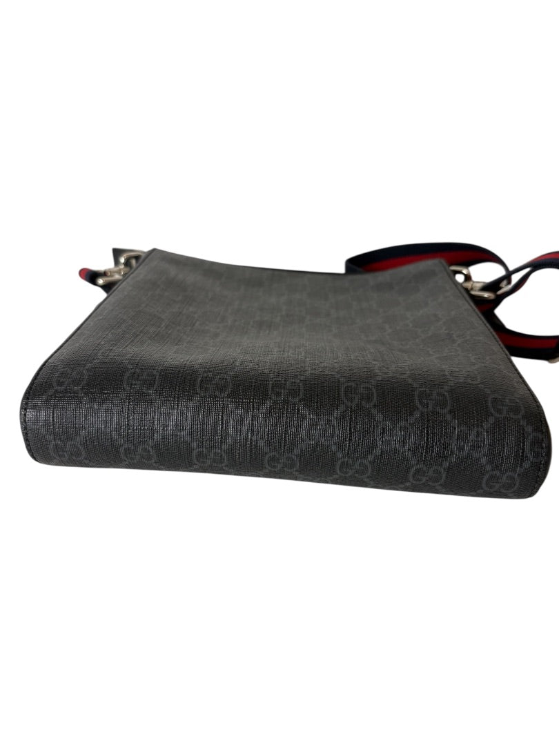 Gucci GG Supreme Canvas Messenger Bag