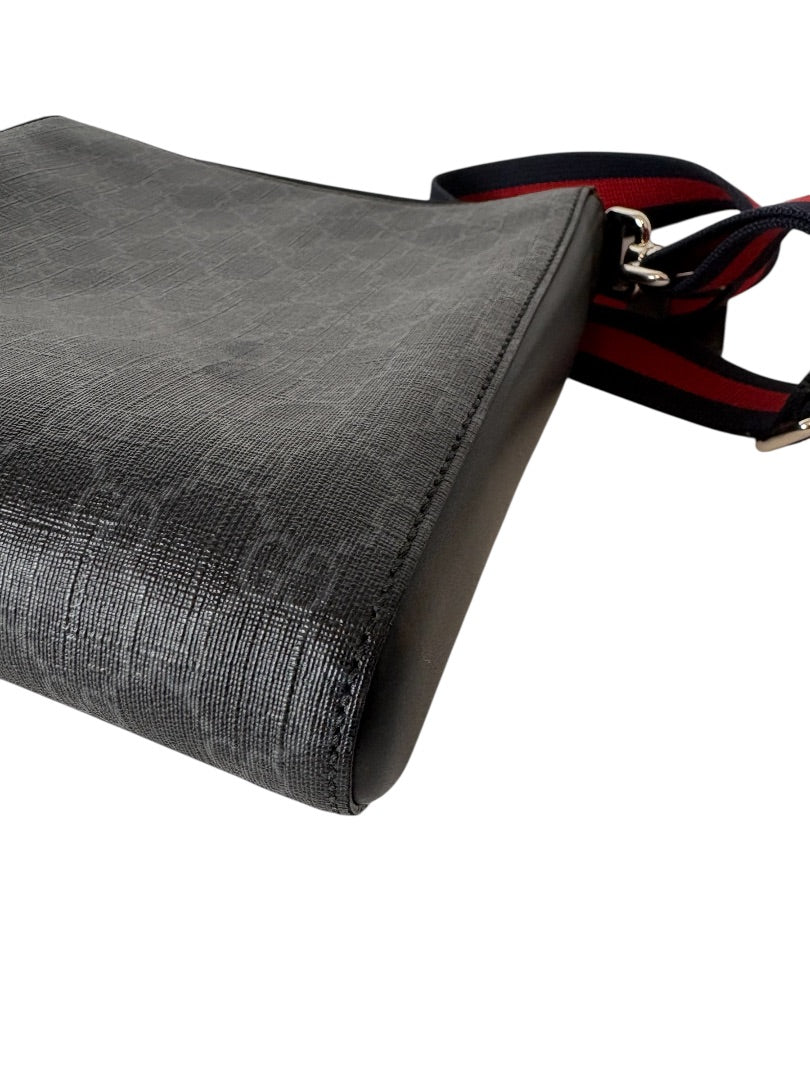 Gucci GG Supreme Canvas Messenger Bag