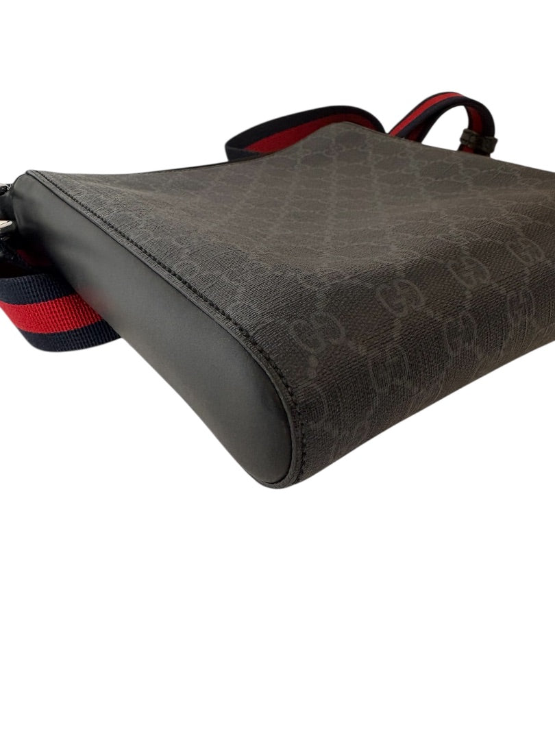 Gucci GG Supreme Canvas Messenger Bag