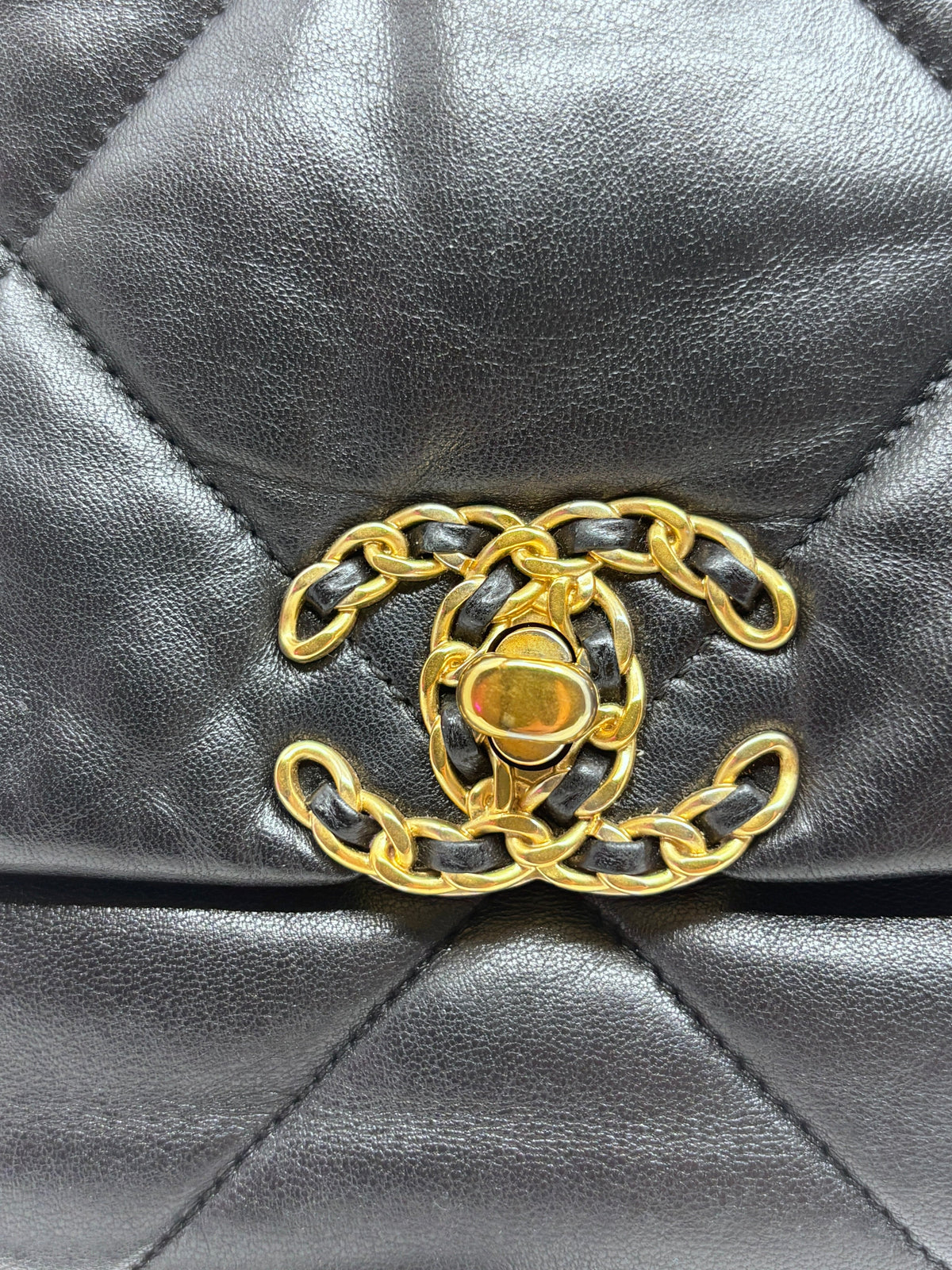 Posh Purse Co preloved black Chanel 19 flap bag with iconic oversized diamond quilting and mixed-metal CC turn-lock