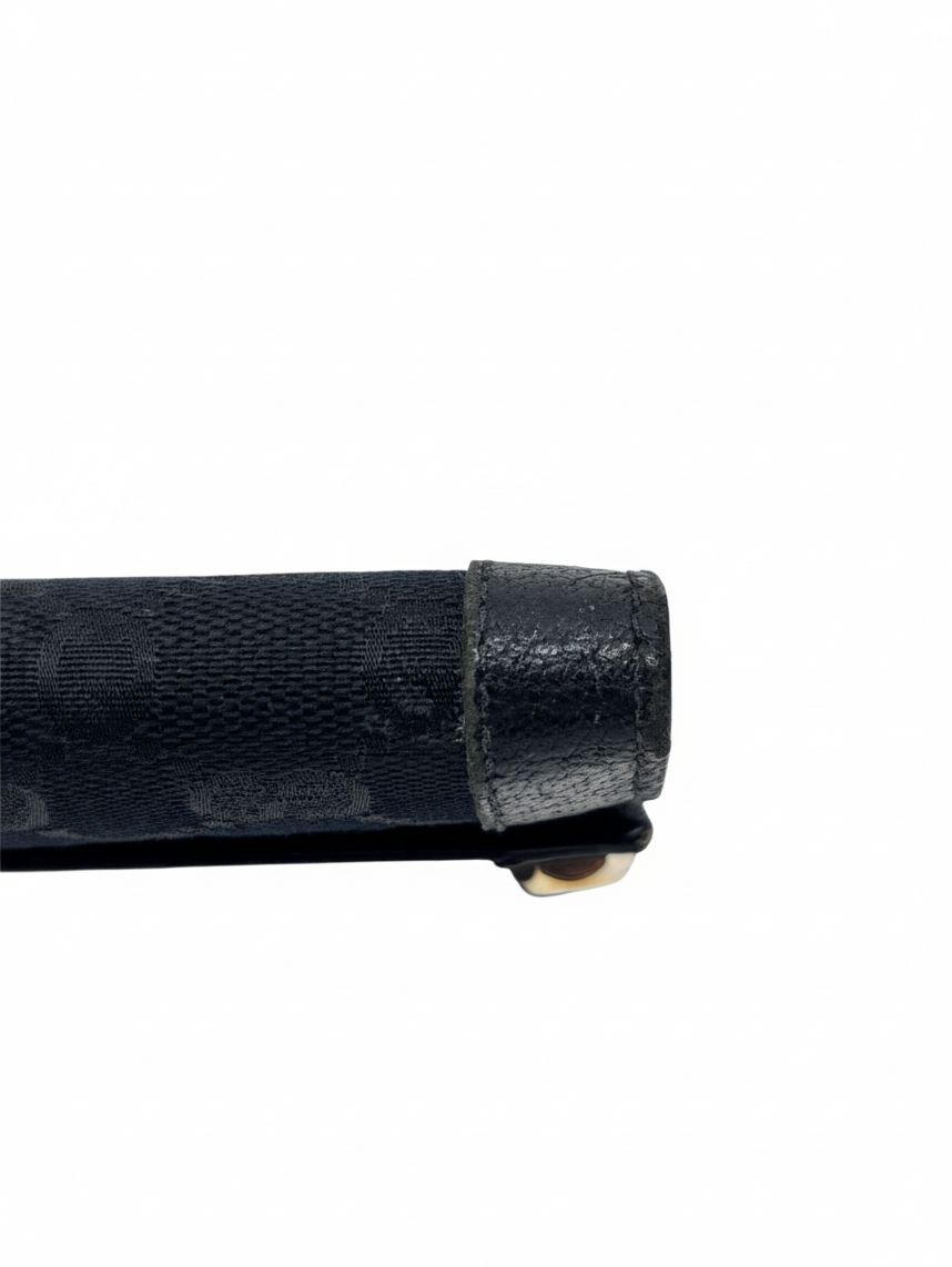 Posh Purse Co. preloved Gucci black continental wallet showing detailed view of the textured corner and fabric