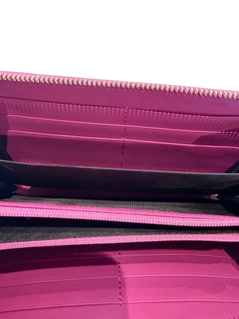 Posh Purse Co pink leather Gucci zip around wallet interior with multiple card slots and zip pockets.
