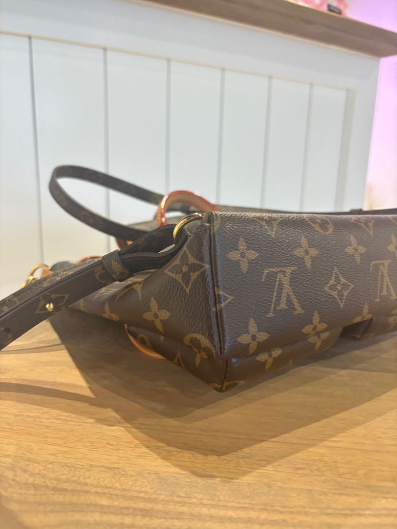 Monogram Louis Vuitton Louis Vuitton Excursion