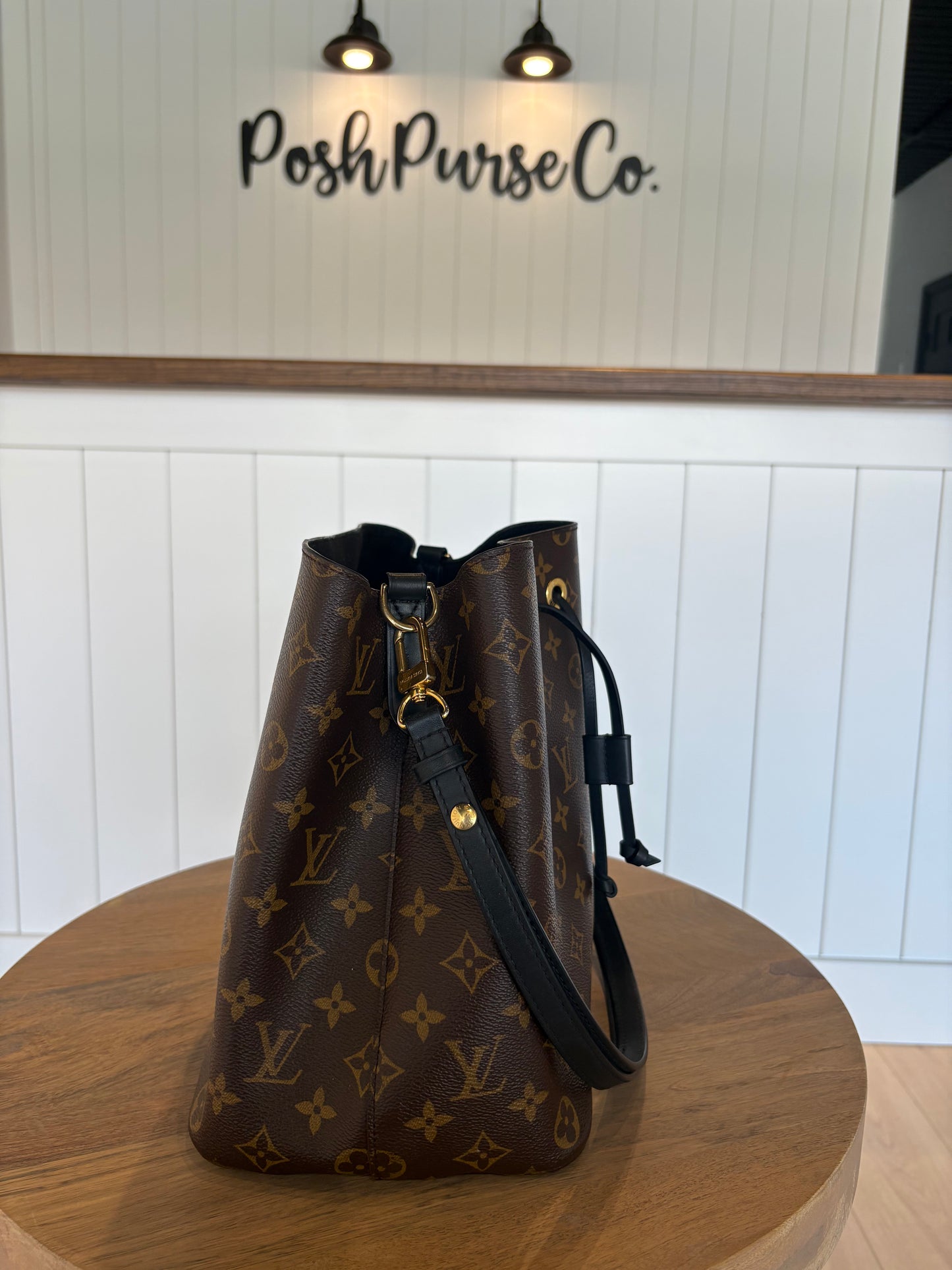 Like New Louis Vuitton Neo Noe Monogram Bucket Bag