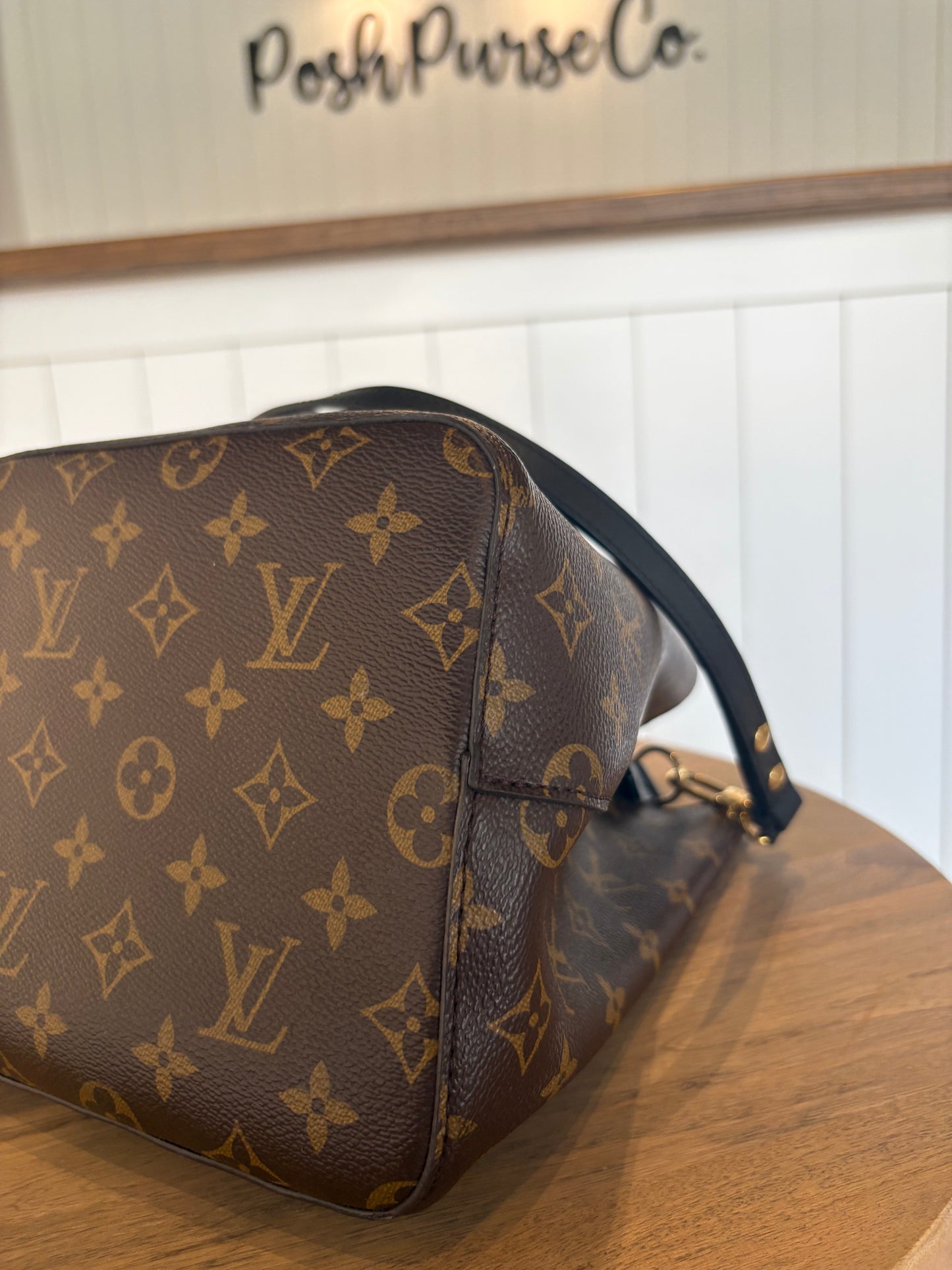 Like New Louis Vuitton Neo Noe Monogram Bucket Bag
