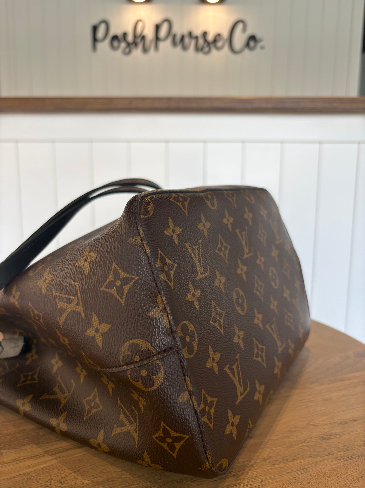 Like New Louis Vuitton Neo Noe Monogram Bucket Bag
