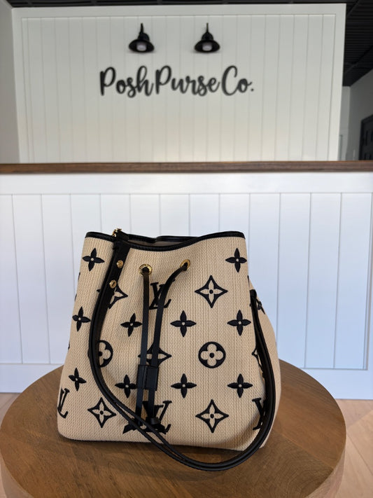 Limited Edition Louis Vuitton Neo Noe MM Noir