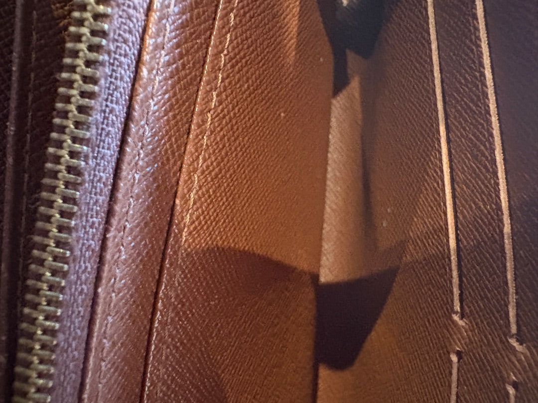 Monogram Louis Vuitton Louis Vuitton Sarah Wallet