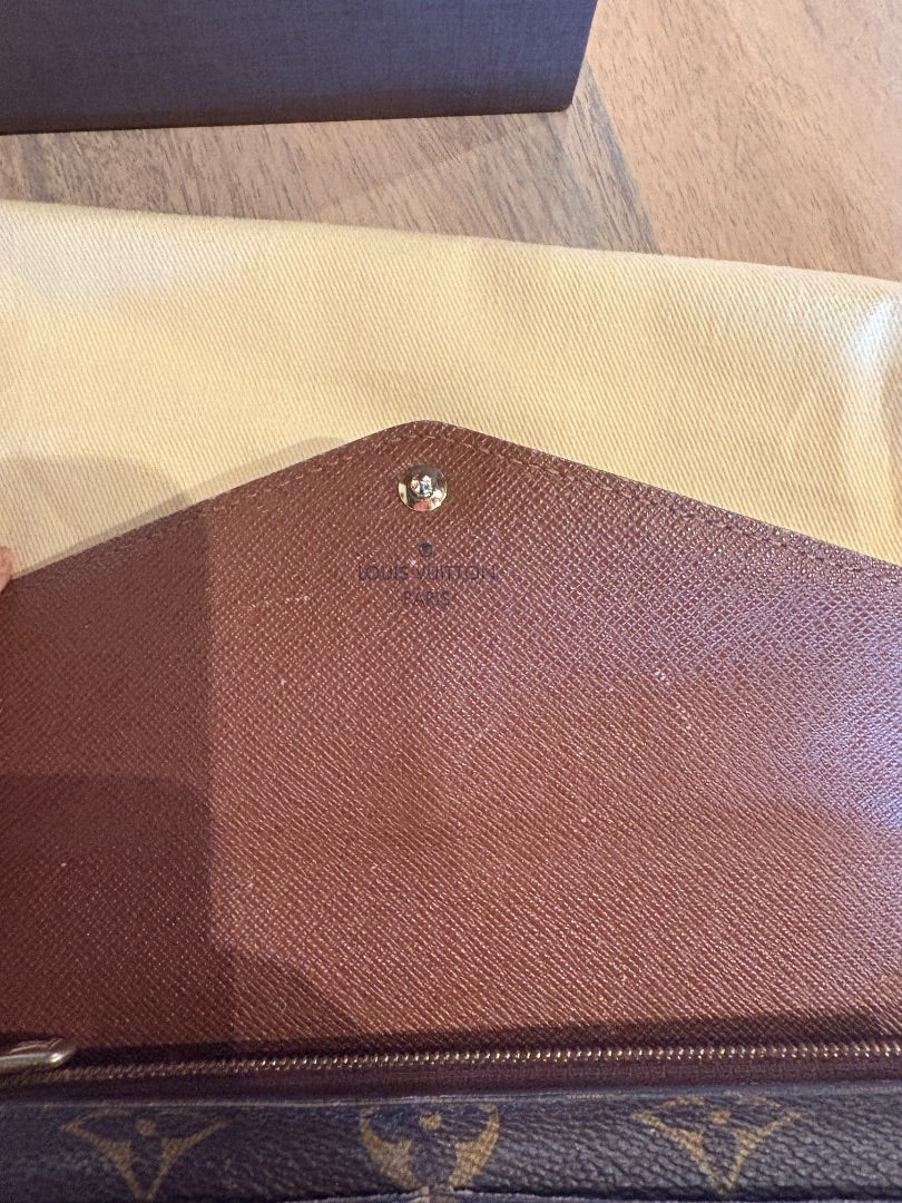 Monogram Louis Vuitton Louis Vuitton Sarah Wallet