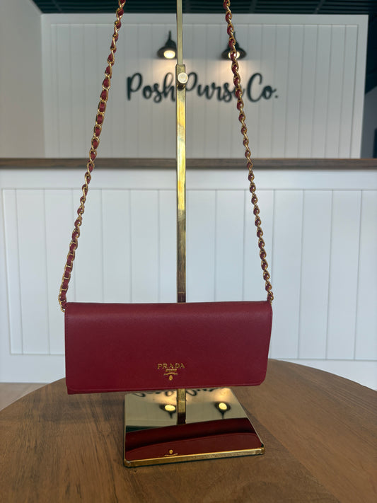 Red Prada Saffiano Metal Oro Chain Wallet