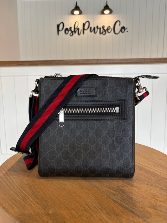 Gucci GG Supreme Canvas Messenger Bag