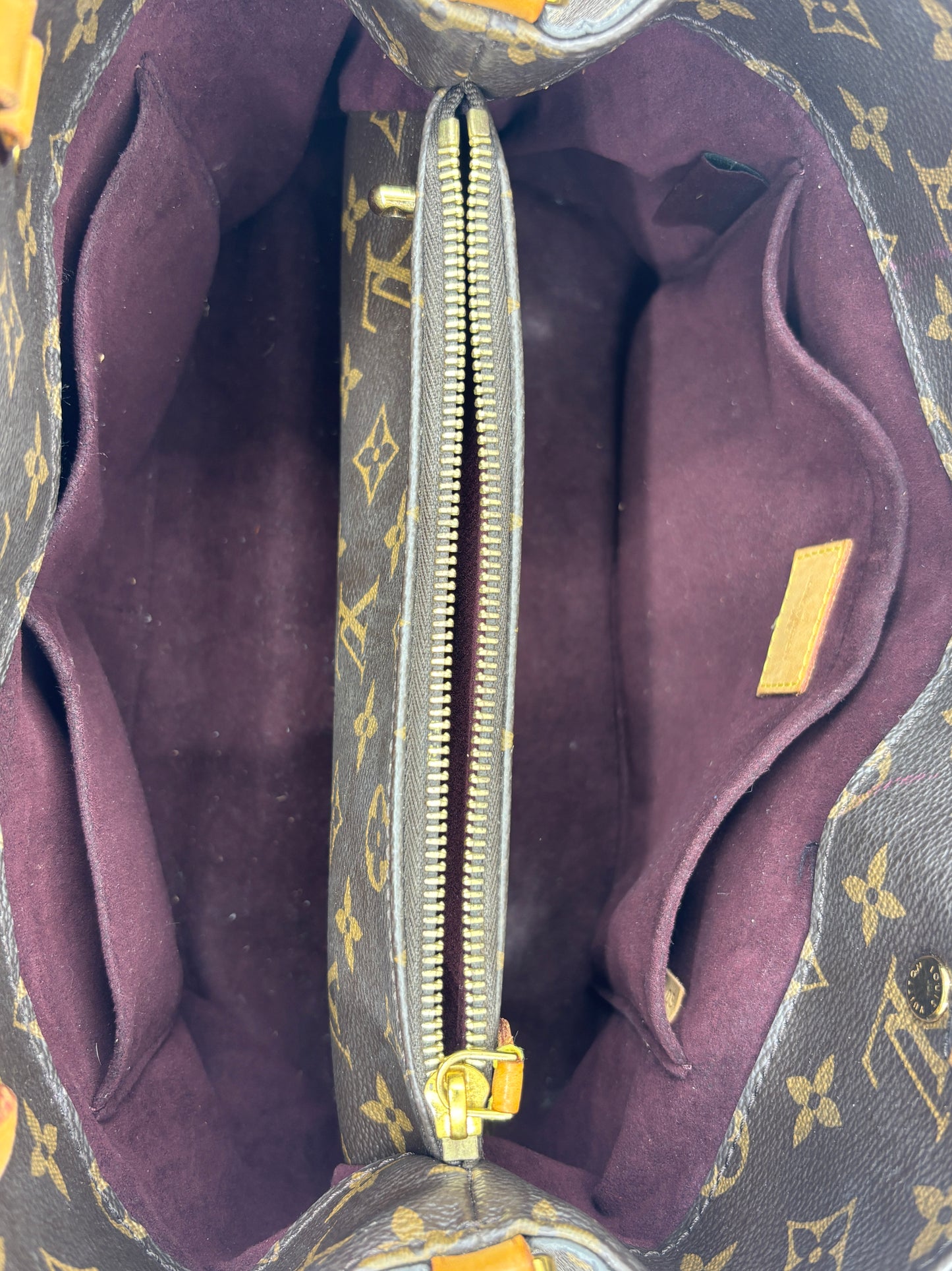 Monogram Louis Vuitton Montaigne, MM