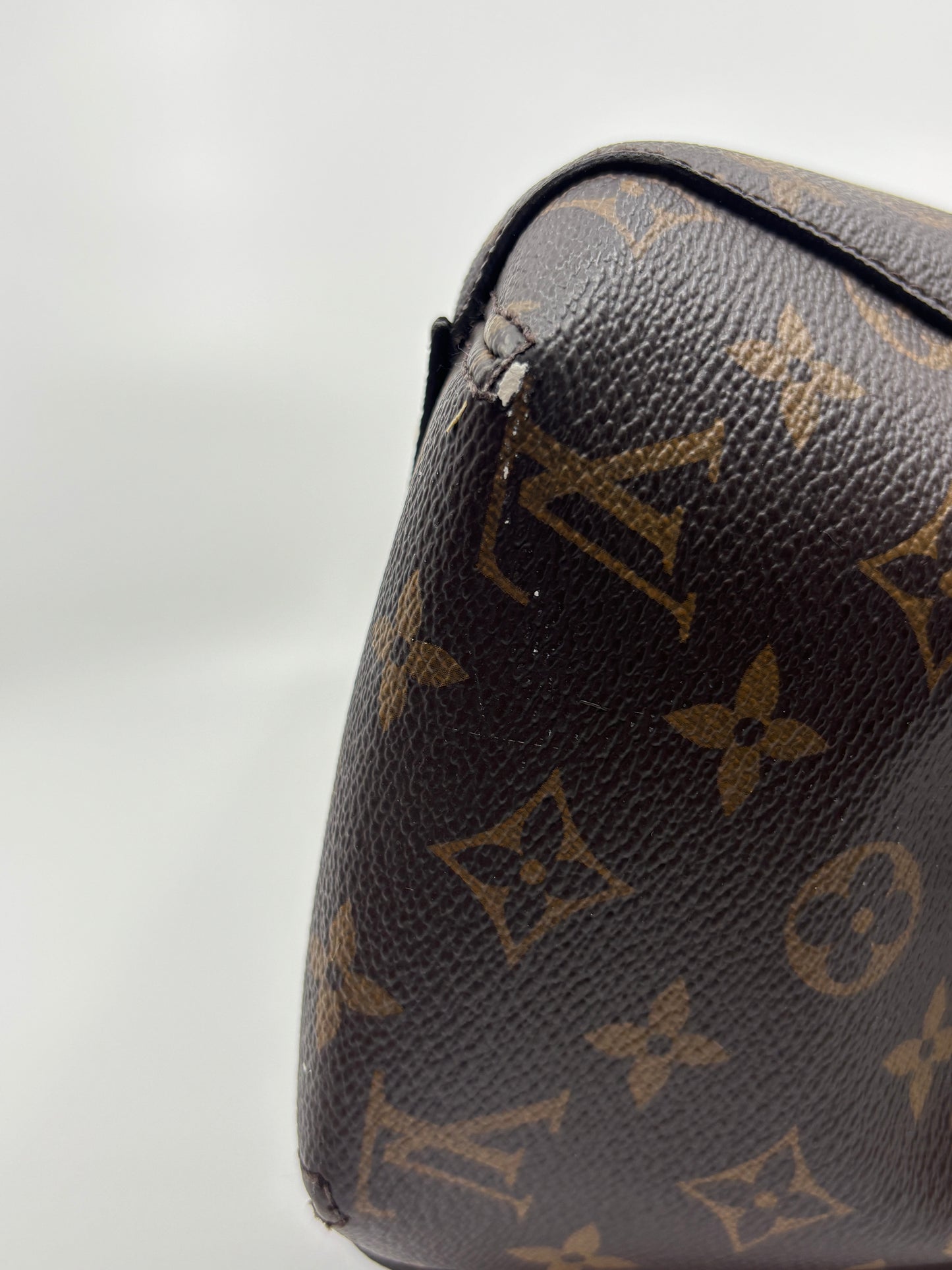 Monogram Louis Vuitton Montaigne, MM