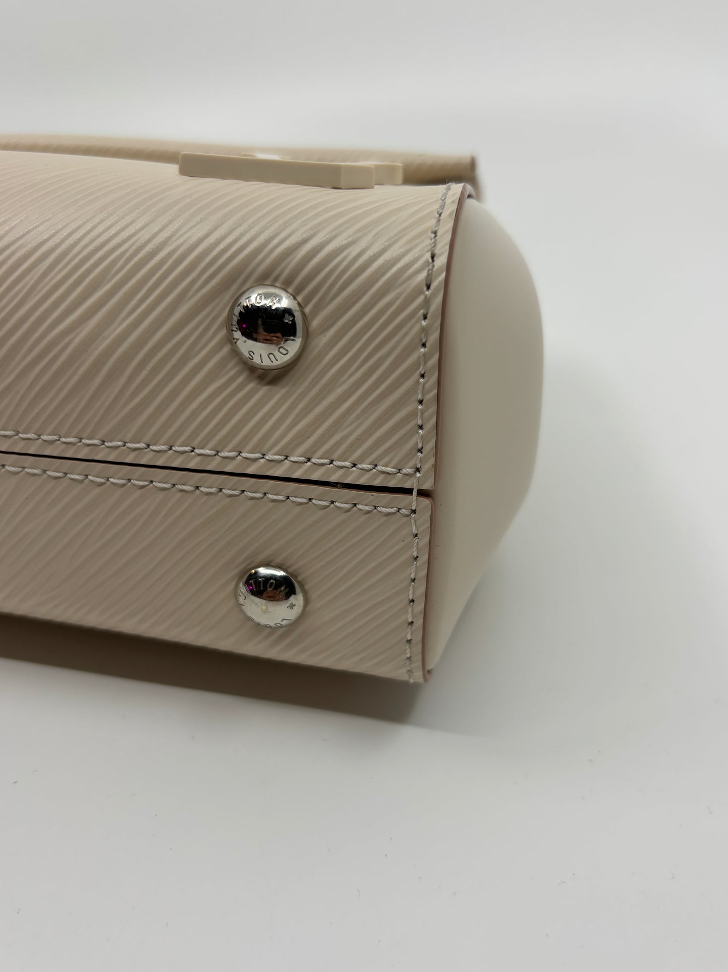 PRISTINE Louis Vuitton Mini Cluney
