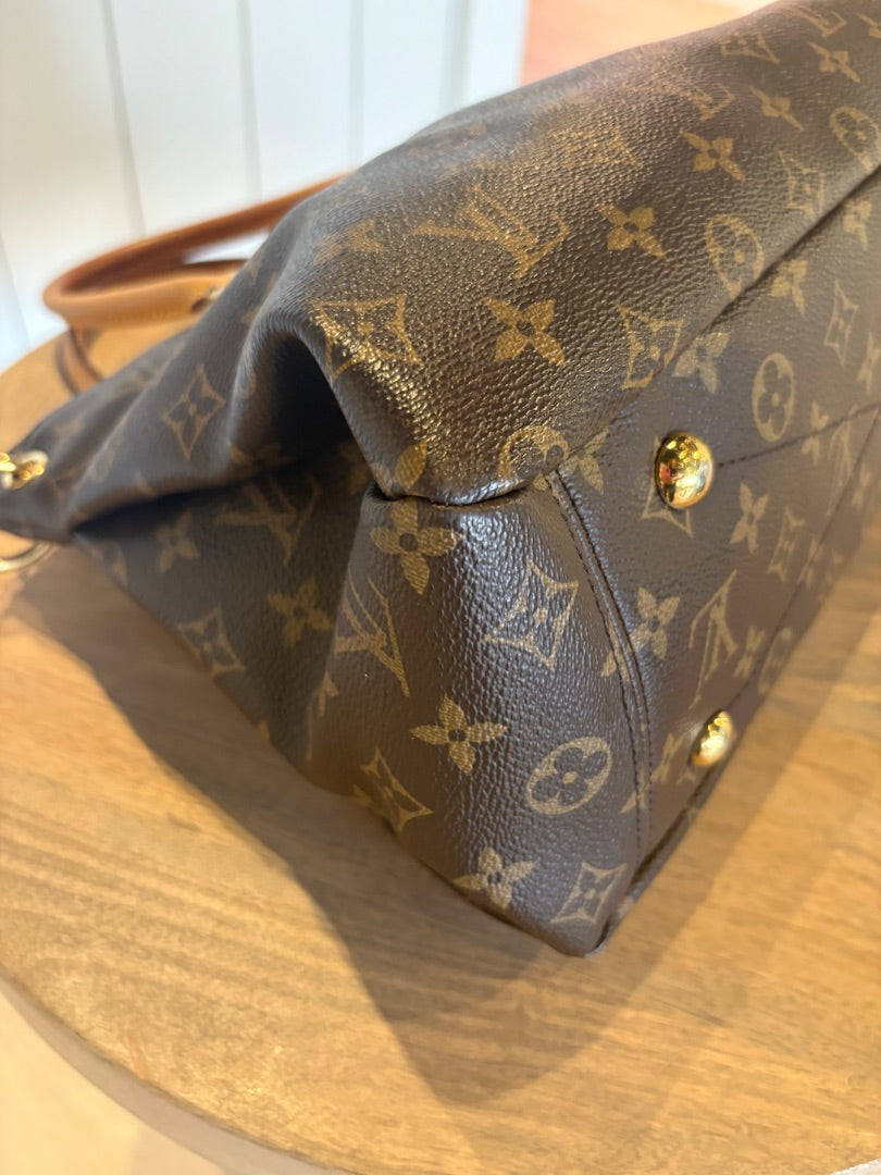 Monogram Louis Vuitton Pallas Dune