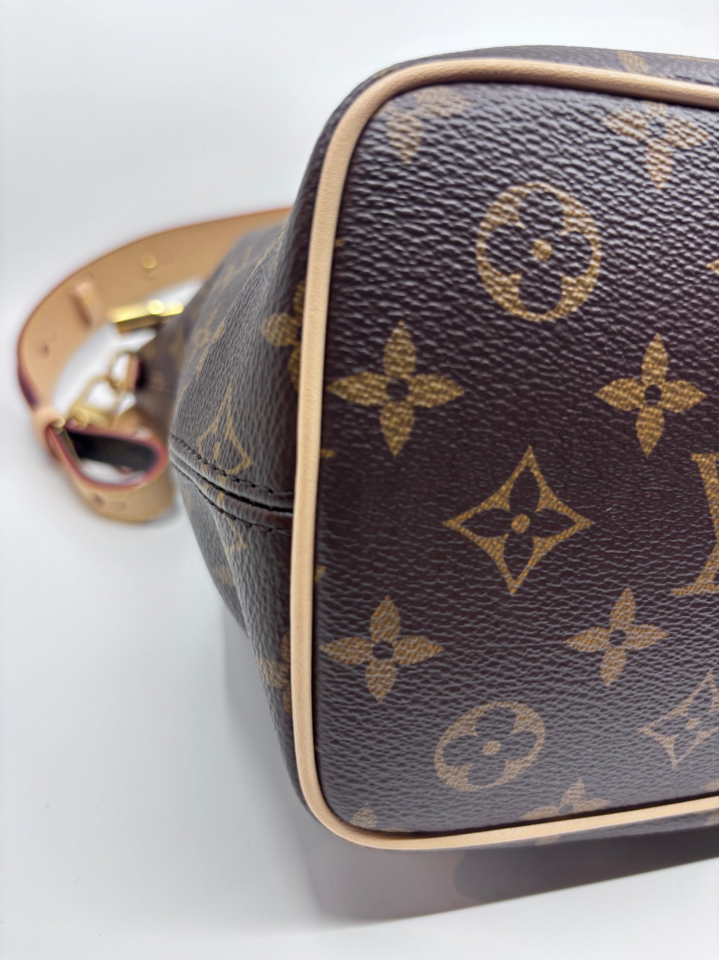 Monogram Louis Vuitton Lockit Bag