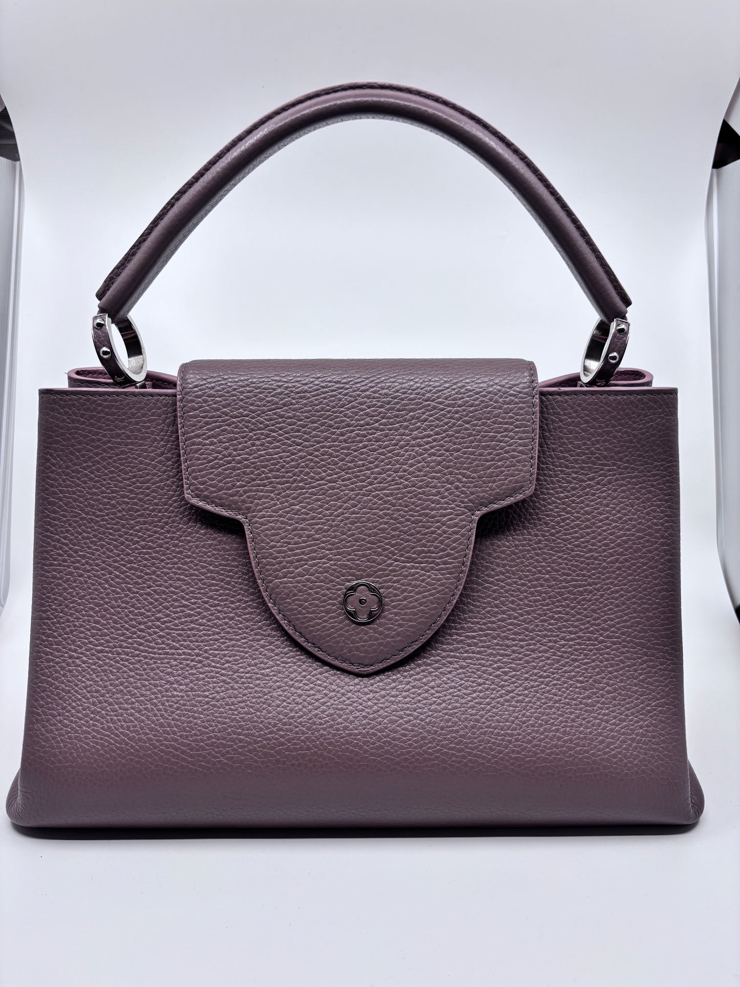 Beige Louis Vuitton Capucines, MM