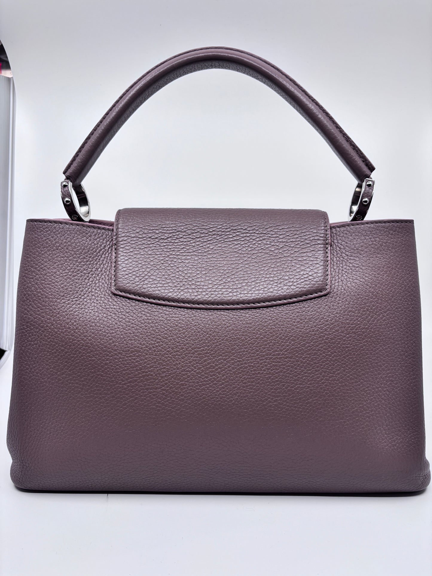 Beige Louis Vuitton Capucines, MM