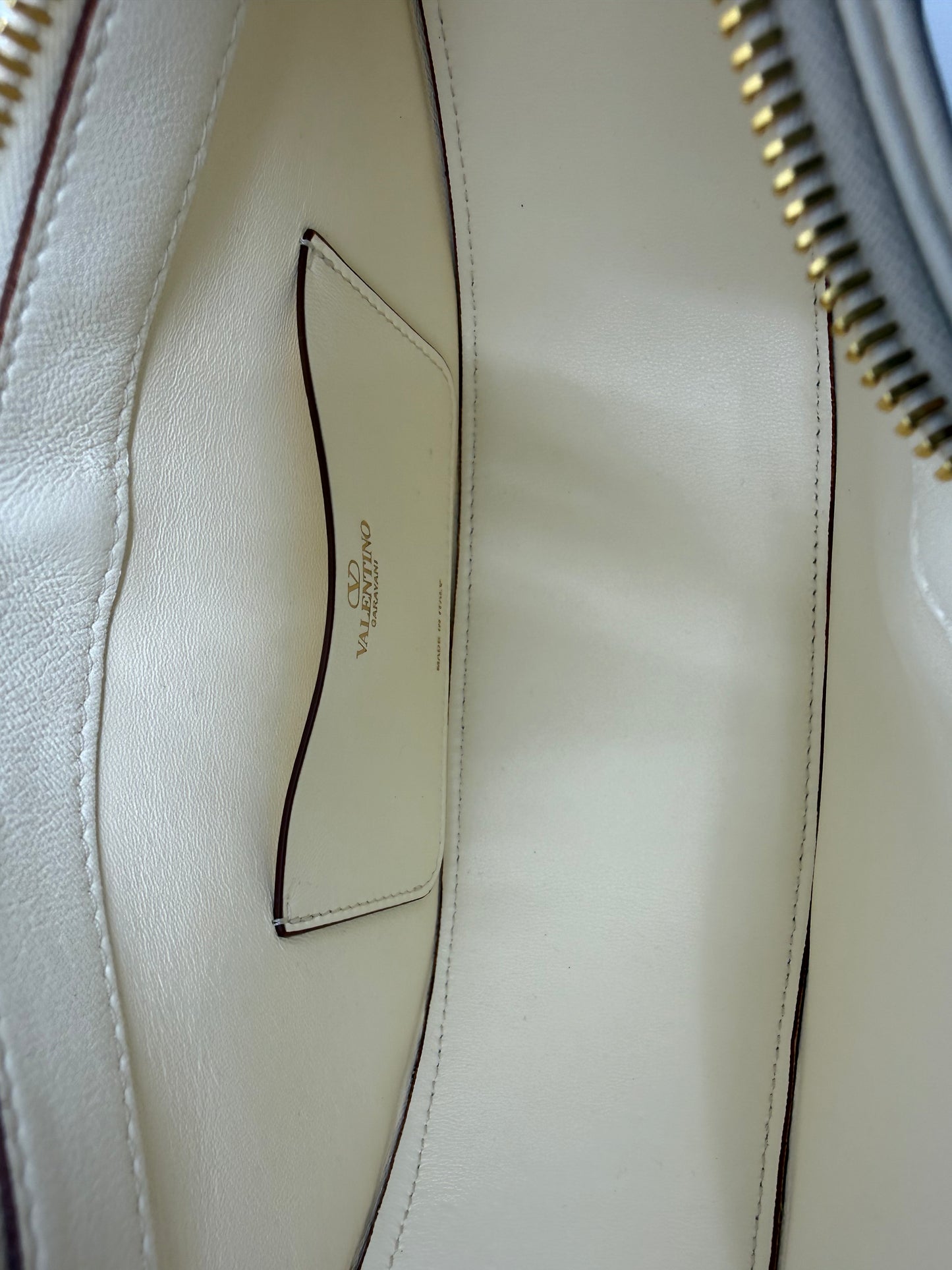 Ivory  Valentino Vlogo Moon Hobo
