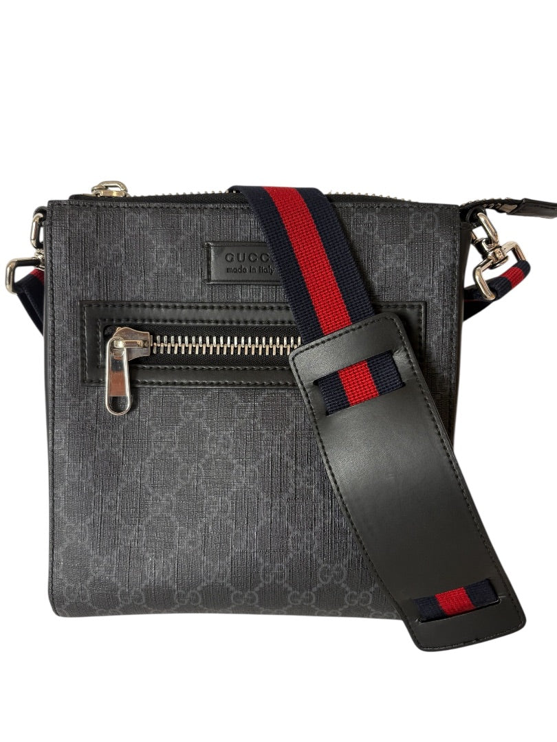 Gucci GG Supreme Canvas Messenger Bag