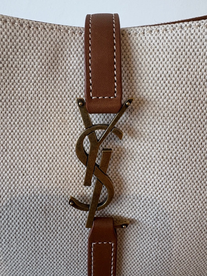 Stunning Saint Laurent LE 57 Shoulder Bag