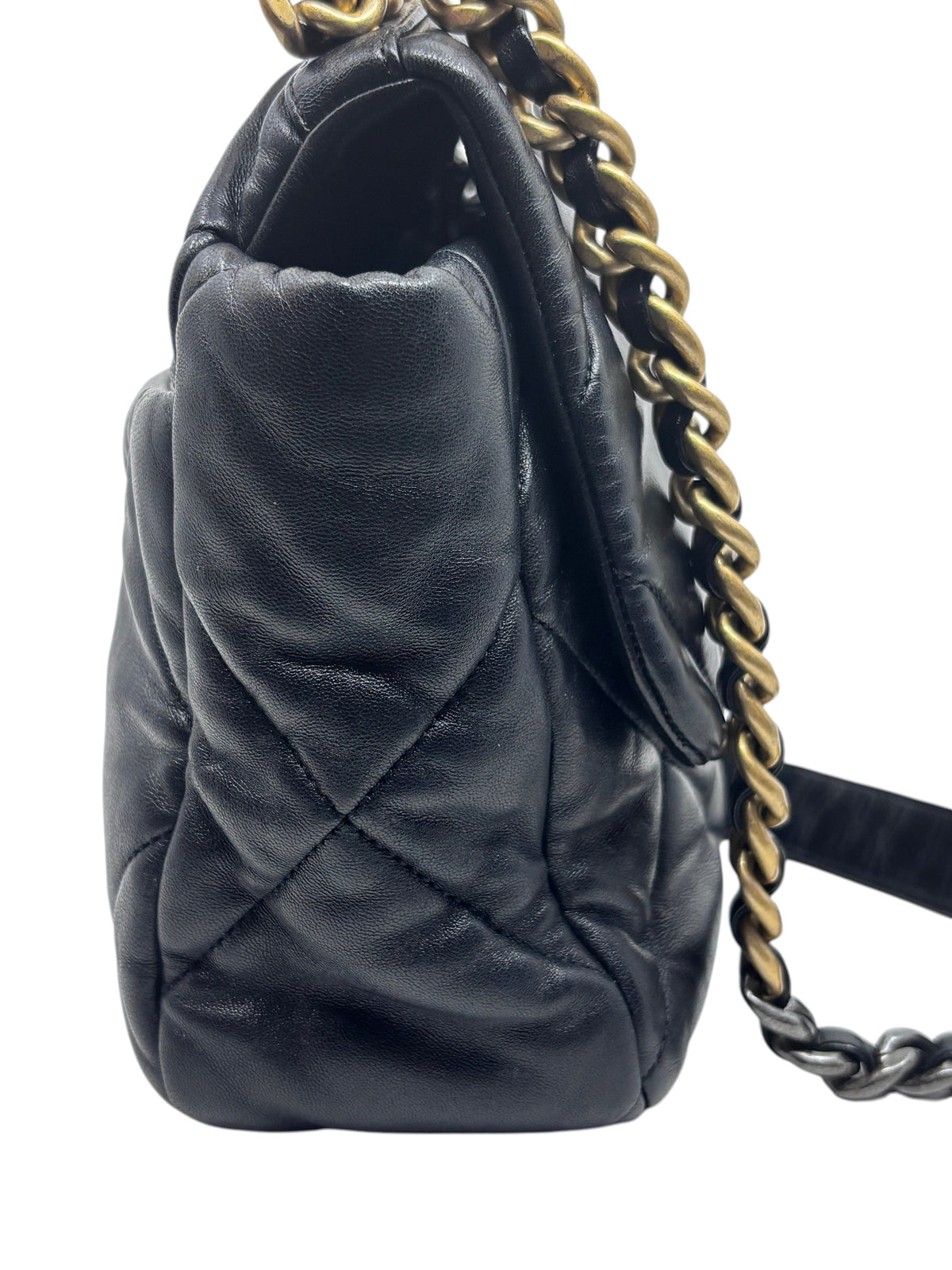 Posh Purse Co preloved black Chanel 19 flap bag with oversized diamond quilting and mixed metal chain strap