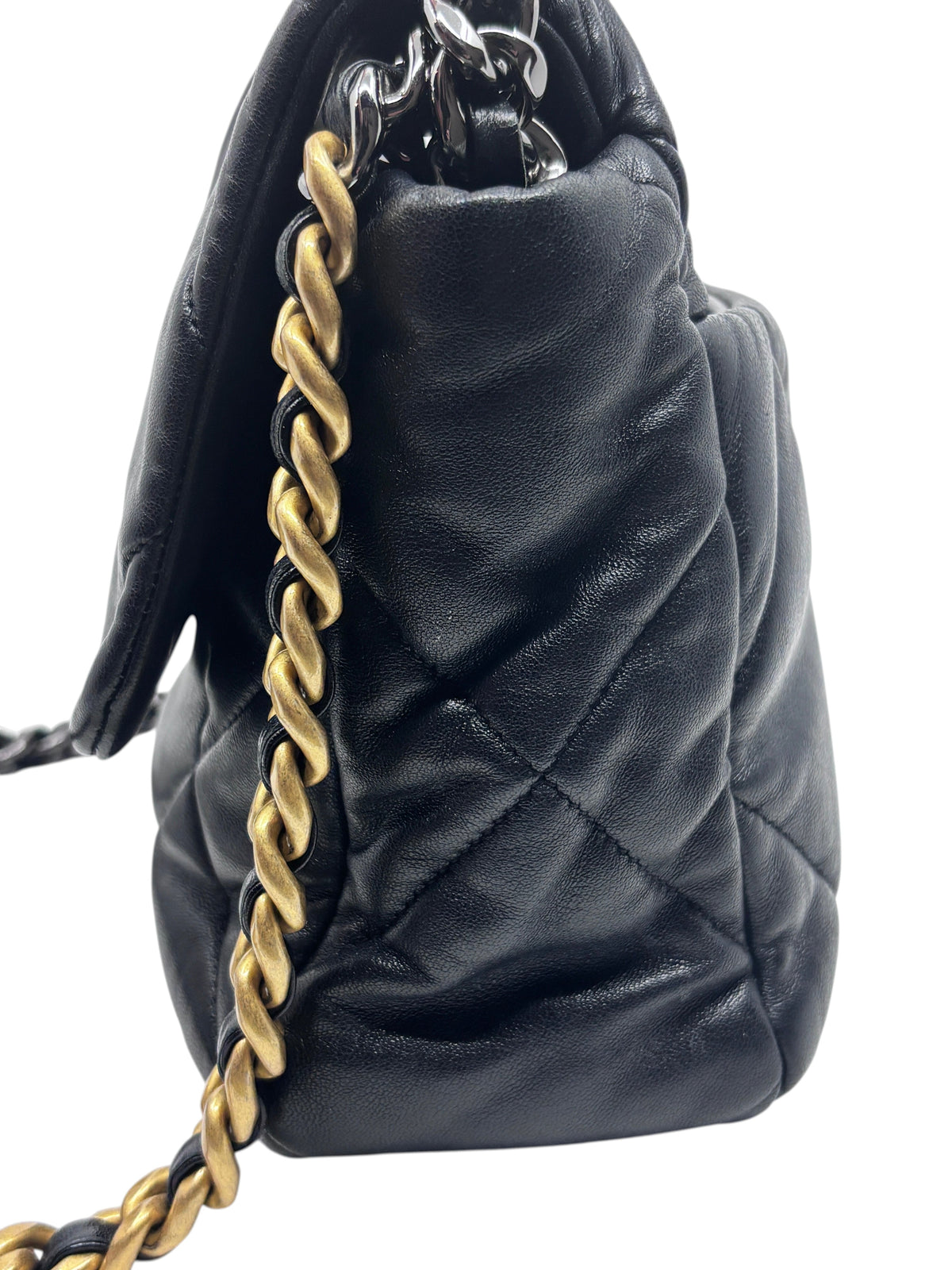 Posh Purse Co preloved black Chanel 19 flap bag with oversized diamond quilting and mixed-metal chain strap