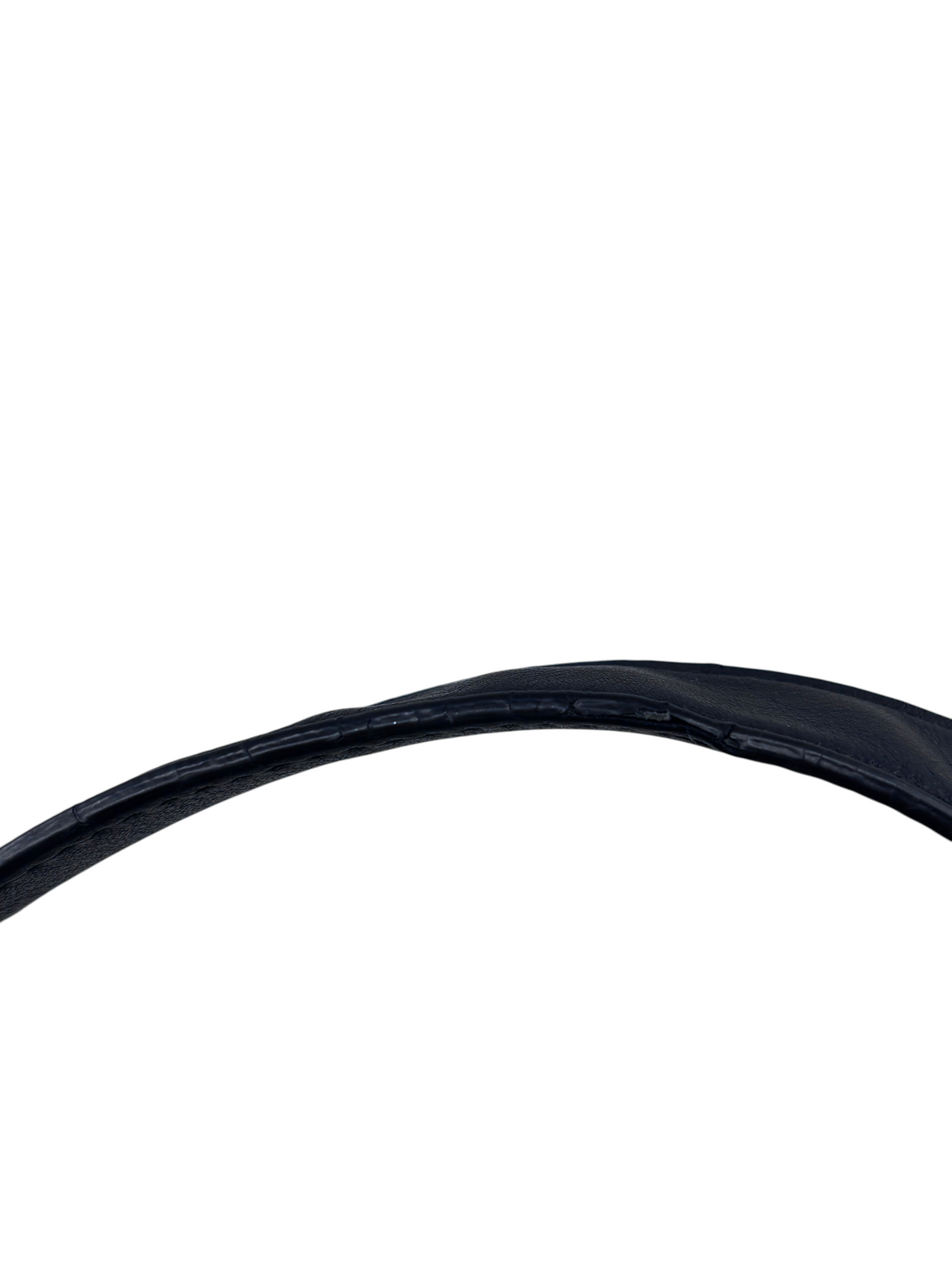 Close-up of the black leather handle on a Posh Purse Co. Gucci Horsebit 1955 hobo bag showing side edge chipping