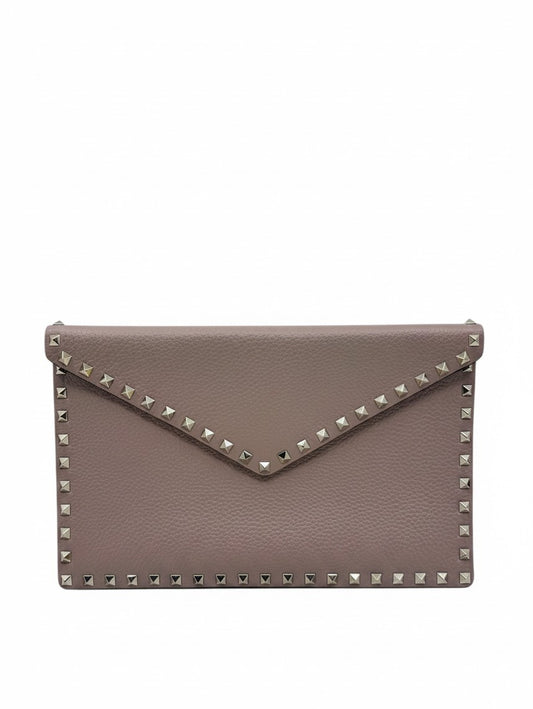Posh Purse Co blush Valentino Rockstud envelope bag with signature pyramid stud detailing in excellent condition.
