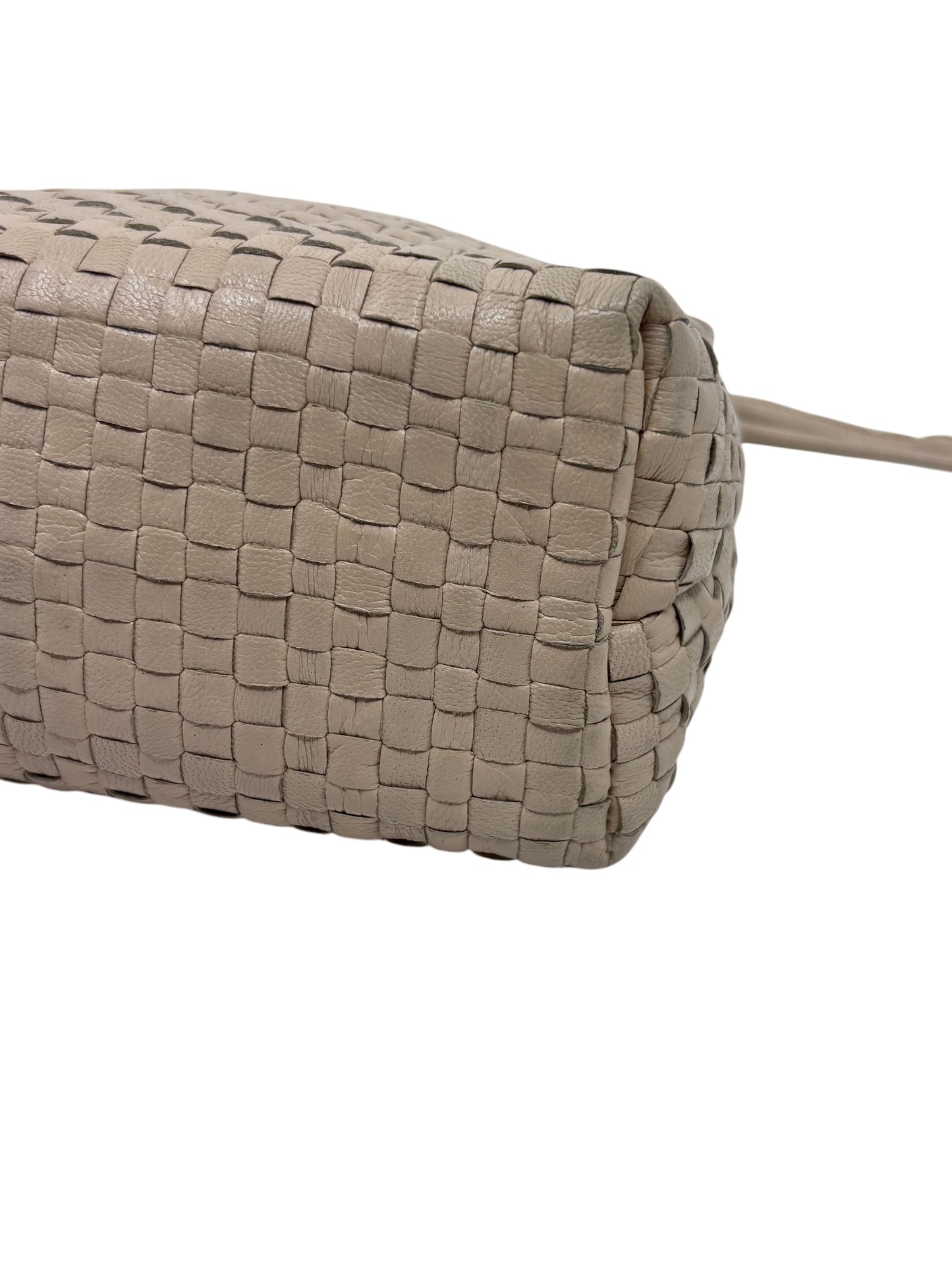 Posh Purse Co vintage Fendi crossbody bag featuring a beige woven straw exterior with a detailed grid texture.