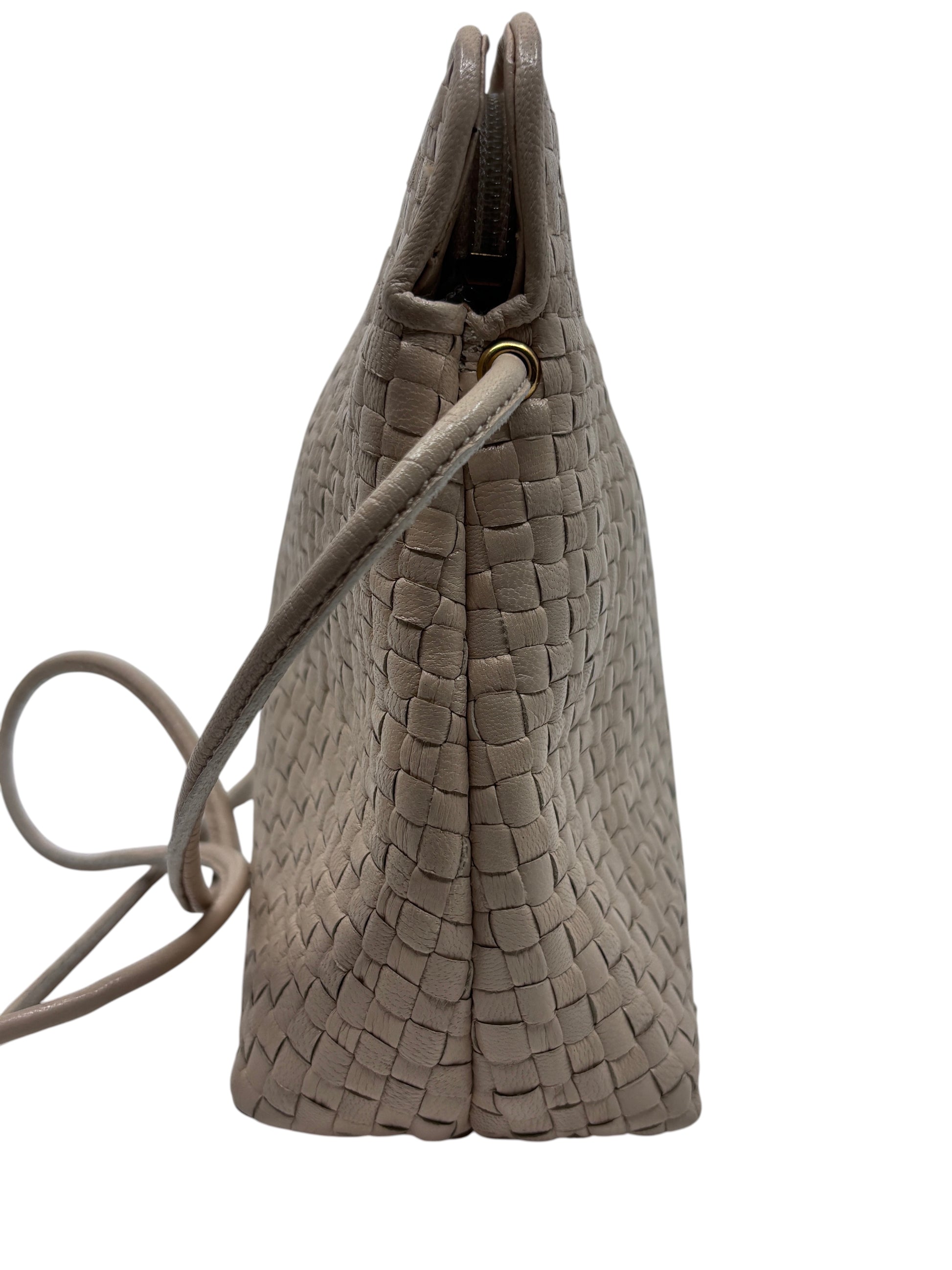 Posh Purse Co vintage Fendi crossbody bag in beige woven straw with a slim profile and adjustable shoulder strap