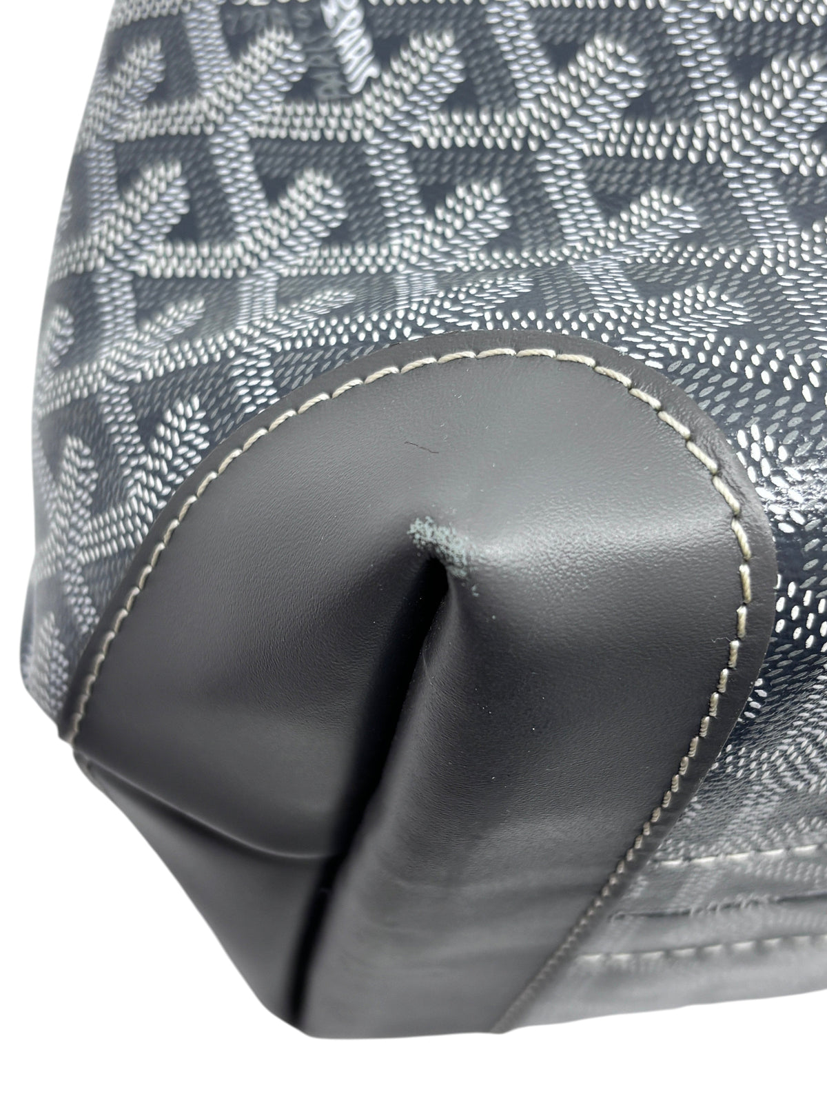 Close-up of Posh Purse Co gray Goyard Bellechasse tote corner showing calfskin leather trim and chevron canvas