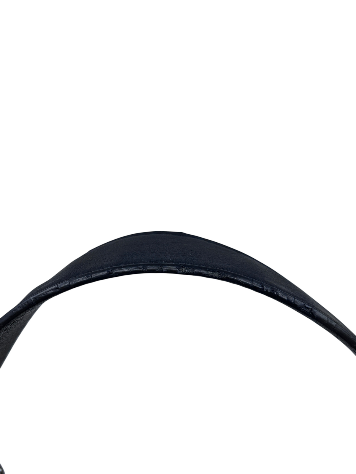 Posh Purse Co. black leather handle of a Gucci Horsebit 1955 hobo bag showing minor side chipping