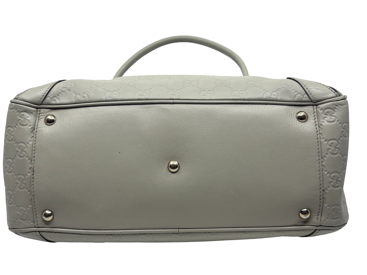 Posh Purse Co preloved grey Gucci Horsebit Wave bag showing the base with protective metal feet and GG monogram