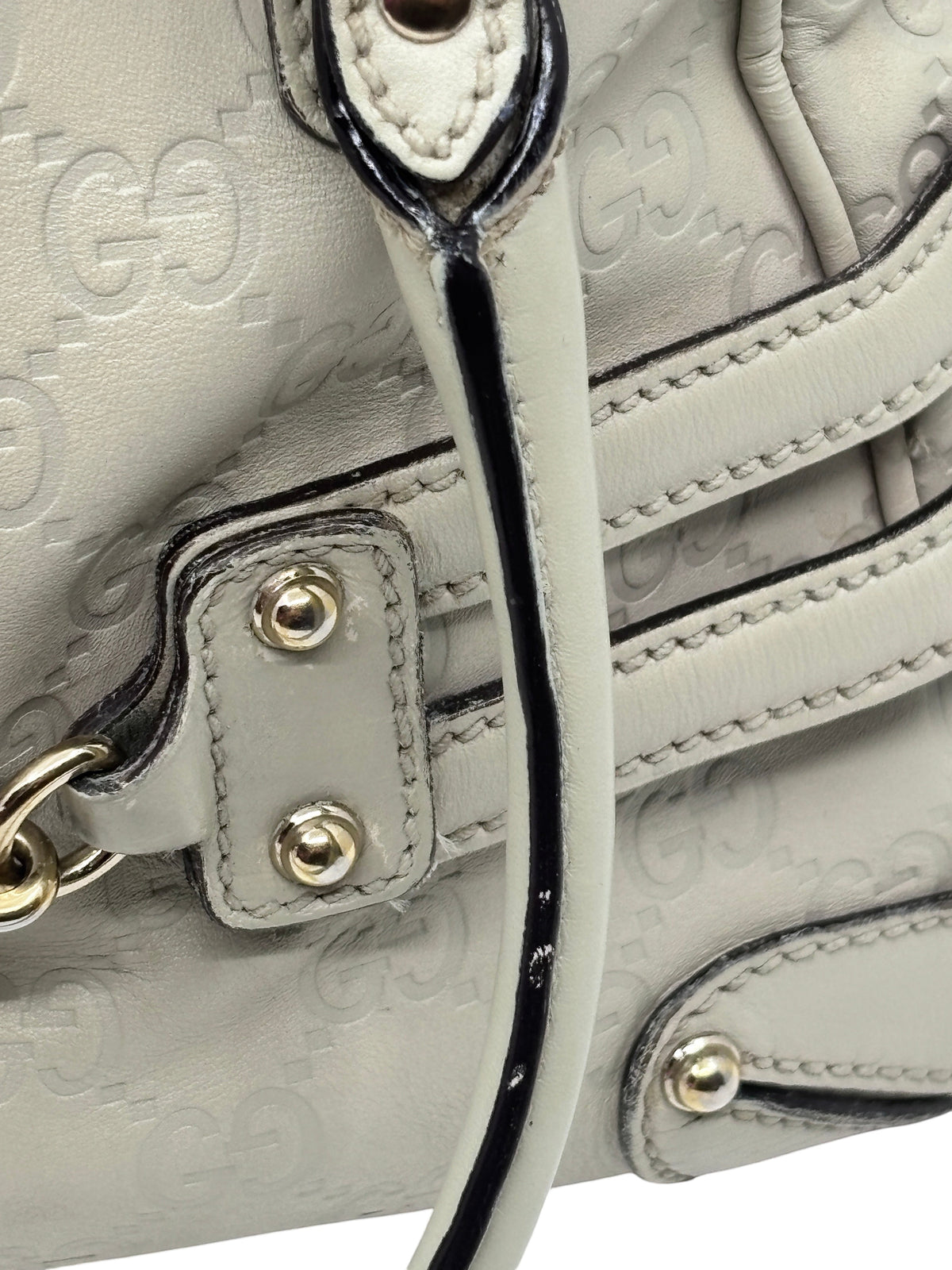 Close-up of a preloved Posh Purse Co Gucci Horsebit Wave bag in grey embossed leather with gold-tone hardware.