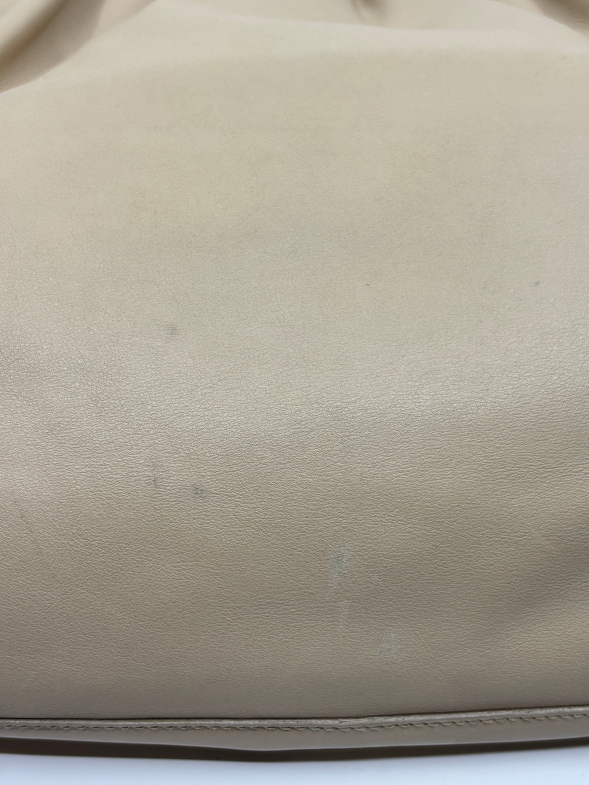 Close-up of beige leather texture on a Posh Purse Co Gucci Tom Ford hobo bag showing minor surface marks.
