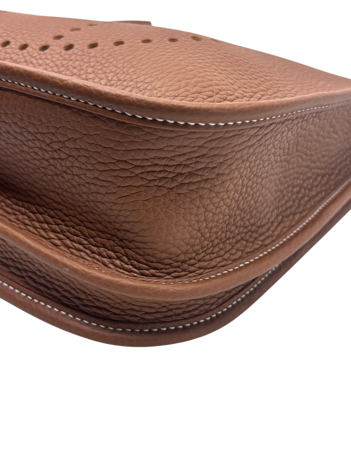 Posh Purse Co Hermès Evelyne bag in gold leather with signature perforated H motif and white contrast stitching