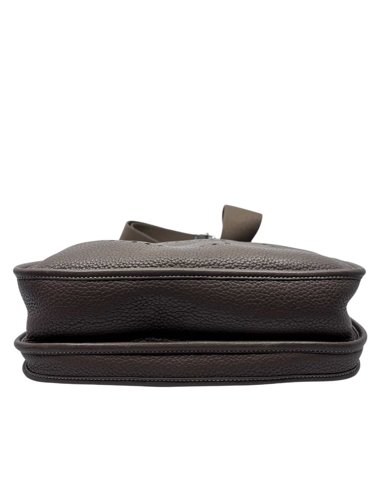 Posh Purse Co. preloved Hermès Evelyne PM bag in etoupe Taurillon Clemence leather, bottom view showing base detail.