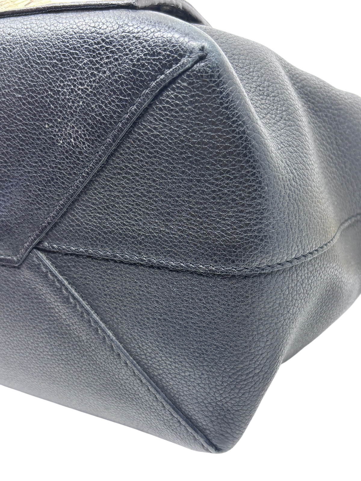 Posh Purse Co preloved Louis Vuitton LockMe MM handbag featuring black textured leather with detailed stitching