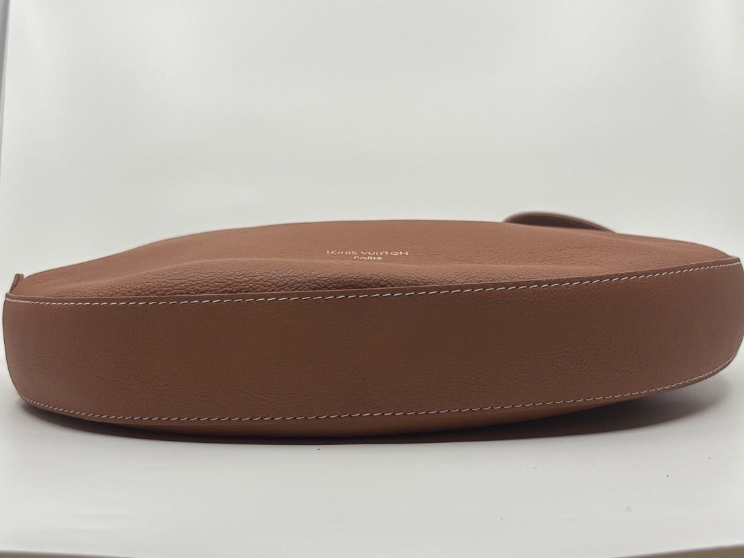 Posh Purse Co. Louis Vuitton Lowkey Cookie bag in tan pebbled leather with white stitching. Brand new.