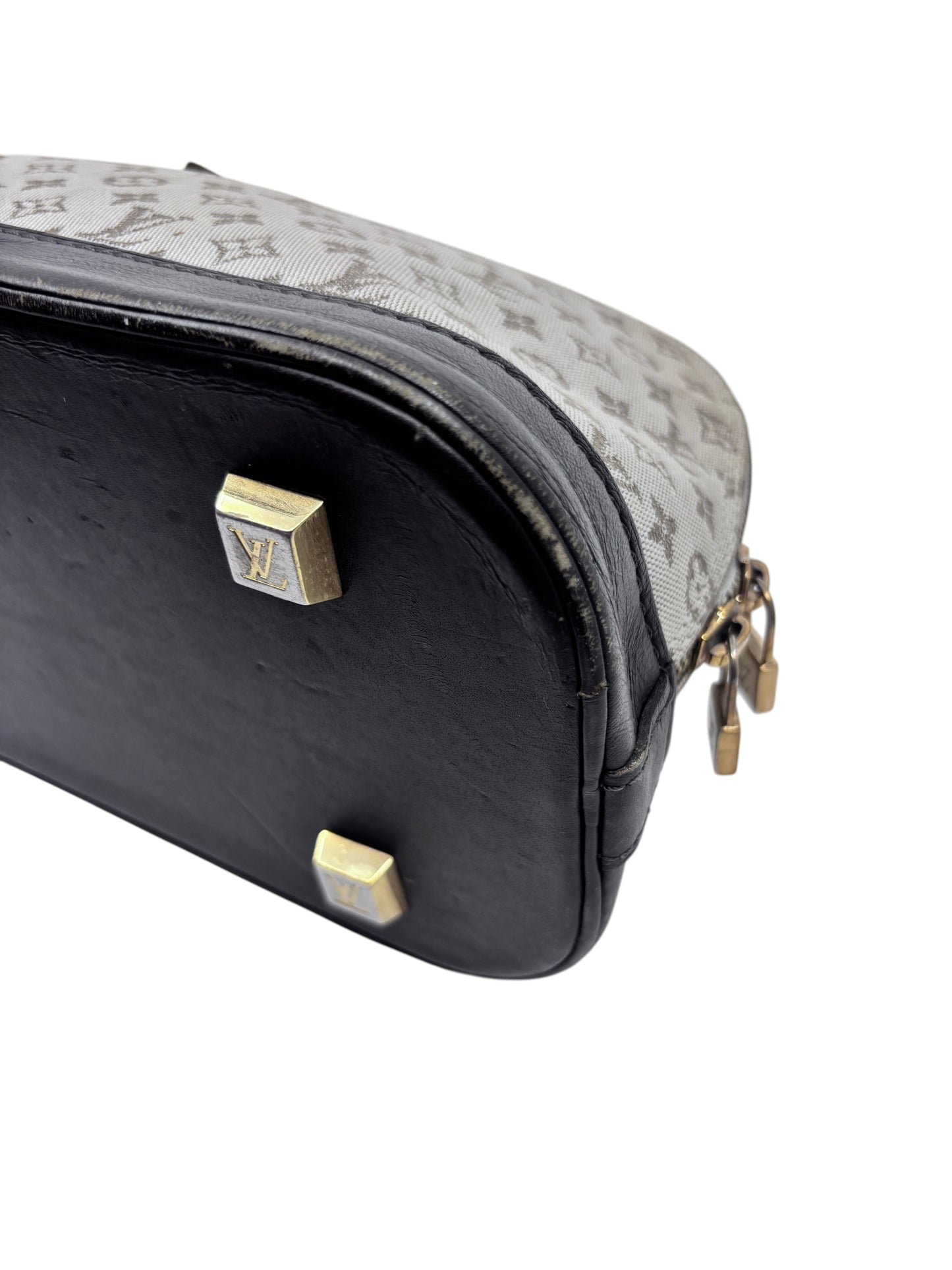 Posh Purse Co preloved Louis Vuitton Long Mini Lin bag showing the base with black leather and gold logo hardware