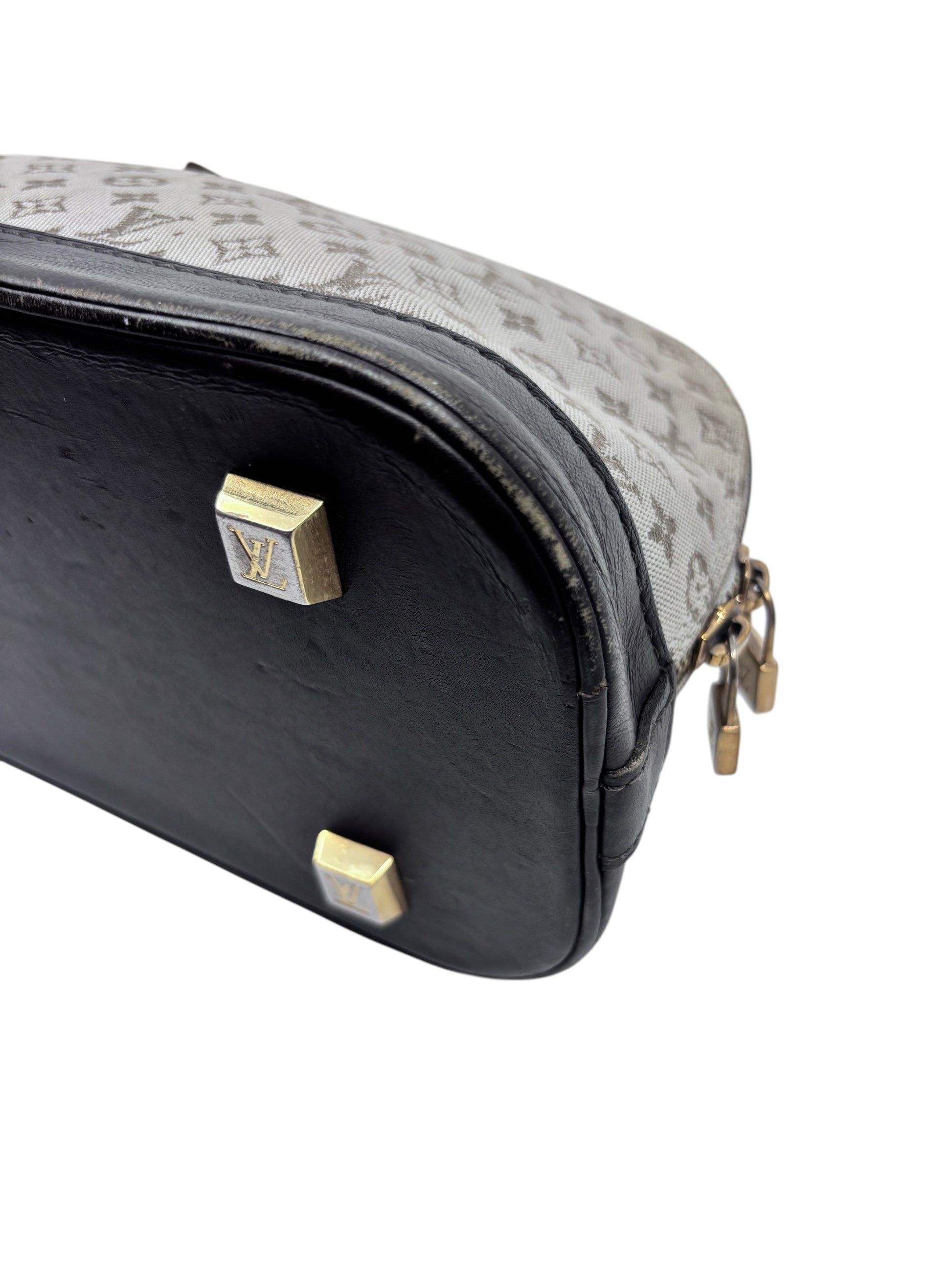 Posh Purse Co preloved Louis Vuitton Long Mini Lin bag showing the base with black leather and gold logo hardware