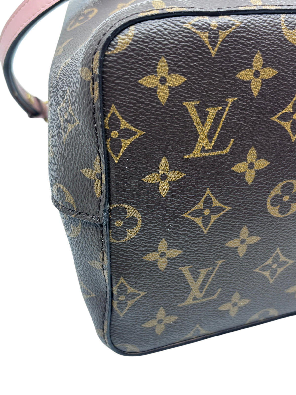 Posh Purse Co Louis Vuitton Monogram NéoNoé MM bucket bag featuring signature coated canvas and gold-tone hardware