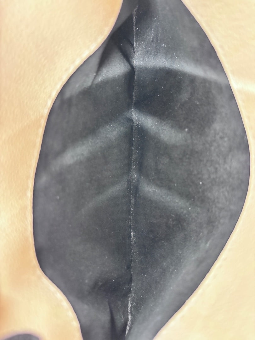 Interior lining of a Posh Purse Co preloved Louis Vuitton Petit Palais handbag showing minor signs of use