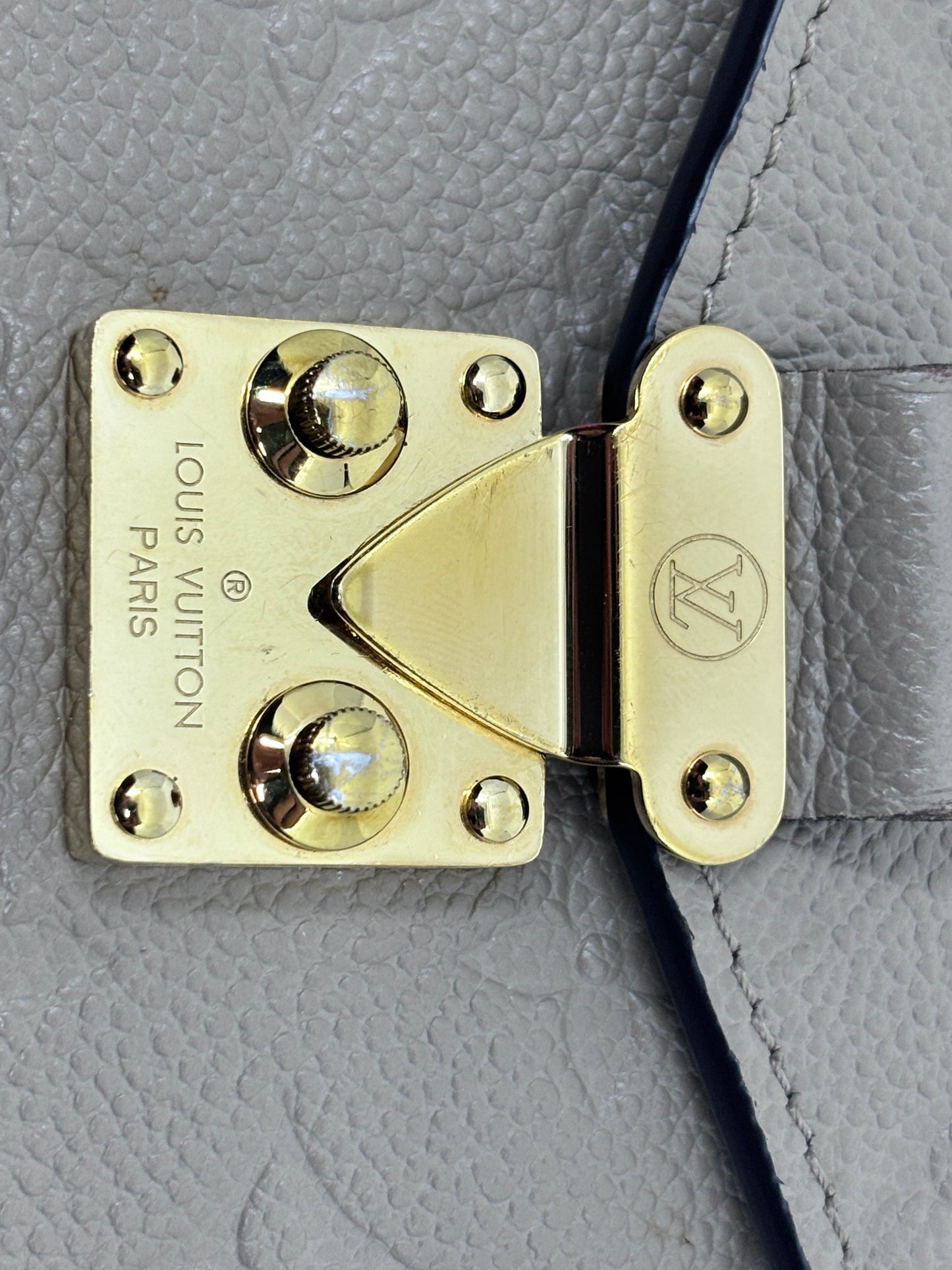 Posh Purse Co Louis Vuitton Pochette Metis gold S-lock closure on embossed turtledove beige Empreinte leather